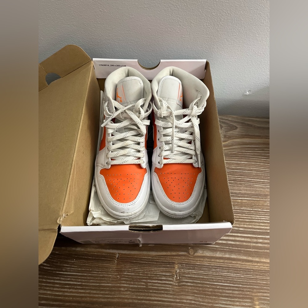 Air Jordan 1 Mid SE Bright Citrus Women’s Size 6 Electro Orange in Box - Picture 3 of 16